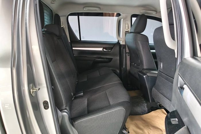 REVO PRE 2021 2.4 MID AT DOUBLE CAB SILVER  8681 full