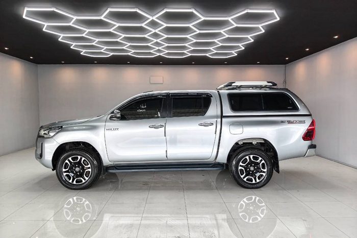 REVO PRE 2021 2.4 MID AT DOUBLE CAB SILVER  8681 full