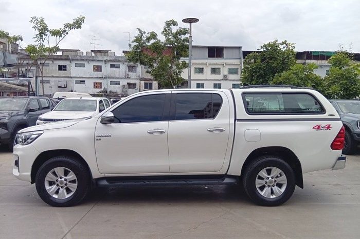 REVO 4WD 2019 2.8G AT DOUBLE CAB WHITE  8803 full