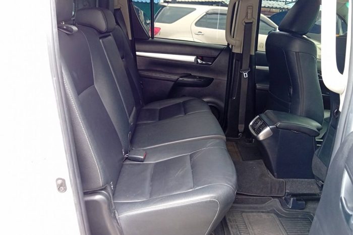 REVO 4WD 2019 2.8G AT DOUBLE CAB WHITE  8803 full
