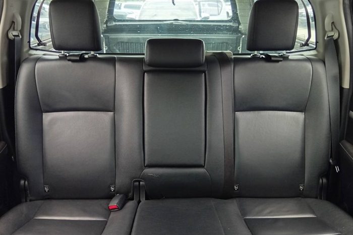 REVO 4WD 2019 2.8G AT DOUBLE CAB WHITE  8803 full