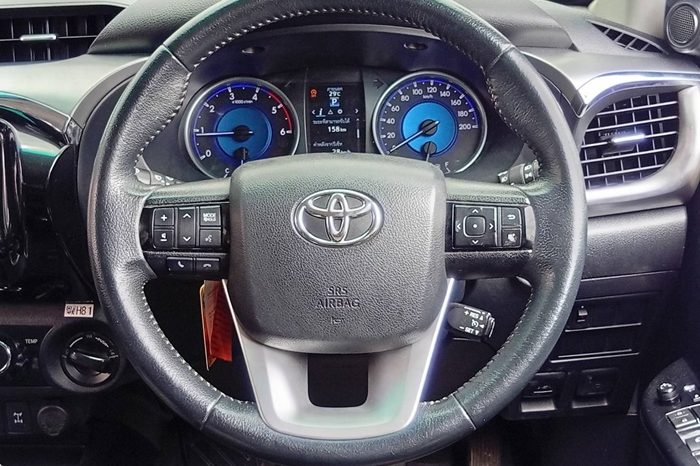 REVO 4WD 2019 2.8G AT DOUBLE CAB WHITE  8803 full