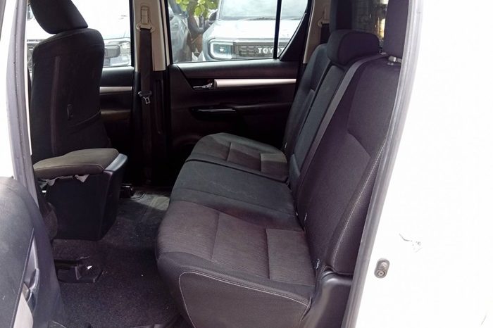REVO 2WD 2020 2.4 MID AT DOUBLE CAB WHITE  9738 full