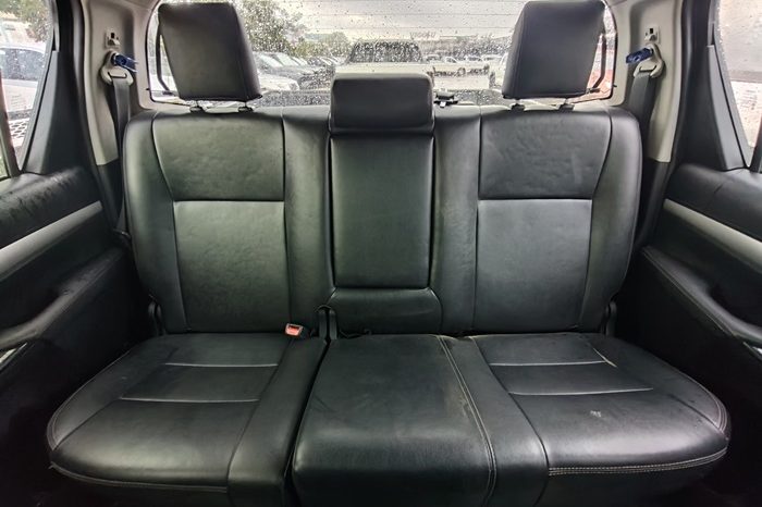 REVO PRE 2019 2.4E AT DOUBLE CAB BLACK  7660 full