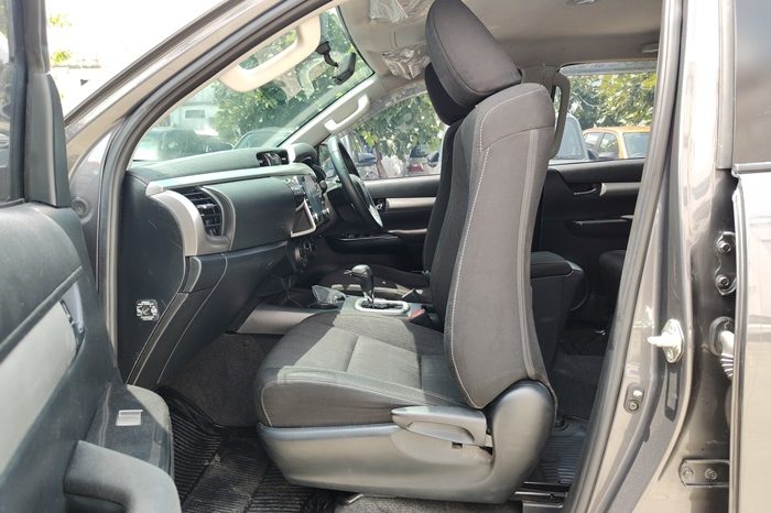 REVO PRE 2021 2.4 MID AT DOUBLE CAB GREY  1805 full