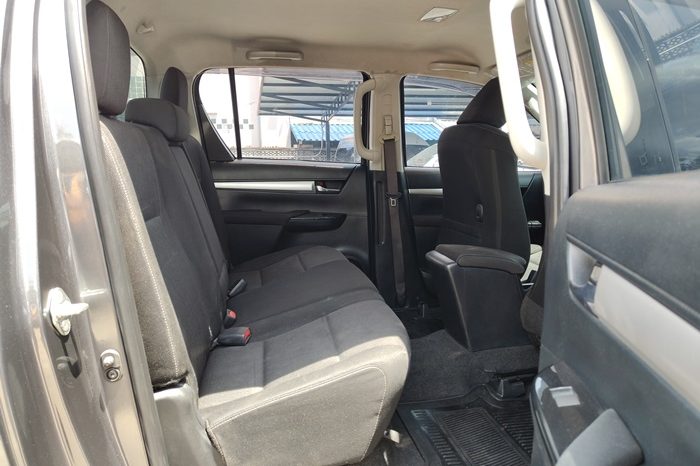 REVO PRE 2021 2.4 MID AT DOUBLE CAB GREY  1805 full