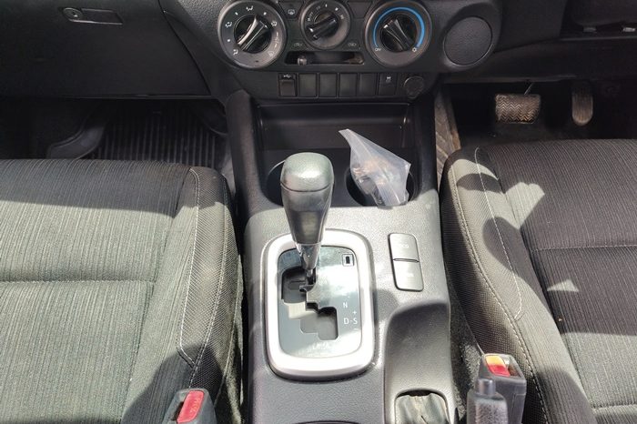 REVO PRE 2021 2.4 MID AT DOUBLE CAB GREY  1805 full