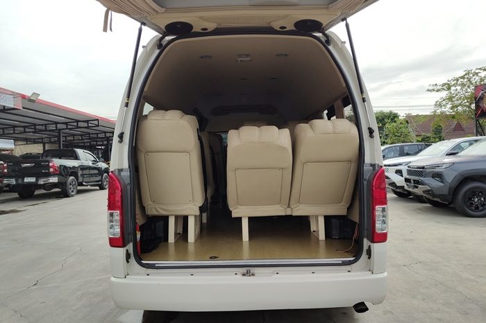 TOYOTA 2WD 2018 3.0 MT COMMUTER WHITE 83 full
