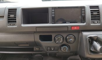 TOYOTA 2WD 2018 3.0 MT COMMUTER WHITE 83 full