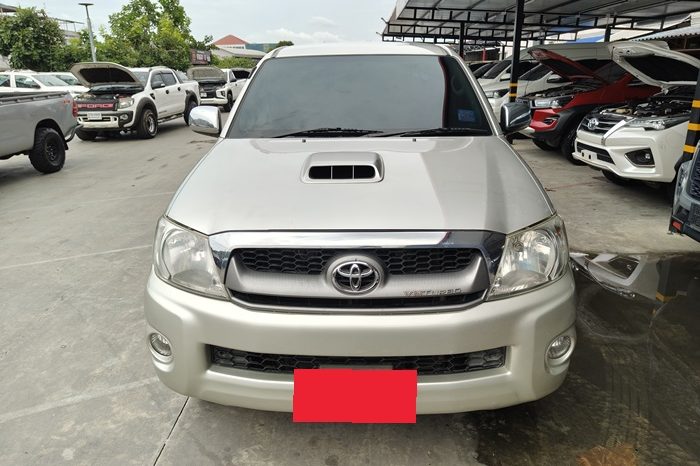 VIGO 4WD 2011 3.0G AT DOUBLE CAB SILVER  9456 full