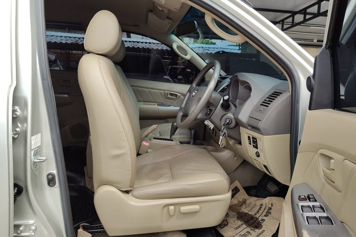VIGO 4WD 2011 3.0G AT DOUBLE CAB SILVER  9456 full