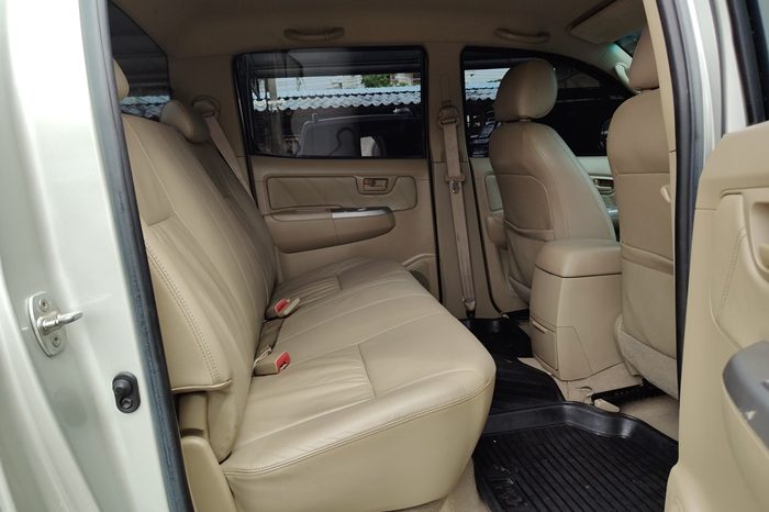 VIGO 4WD 2011 3.0G AT DOUBLE CAB SILVER  9456 full
