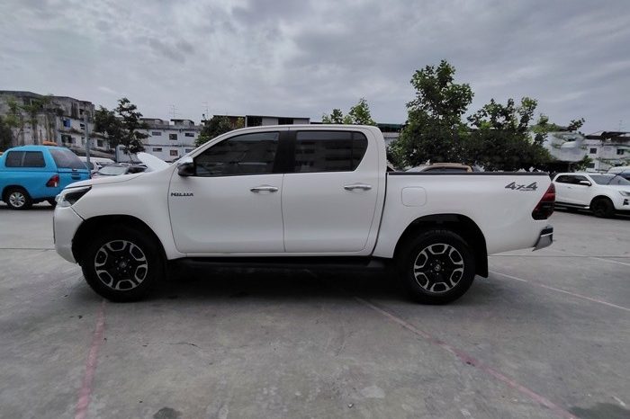 REVO PRE 2020 2.4 MID AT DOUBLE CAB WHITE  8013 full