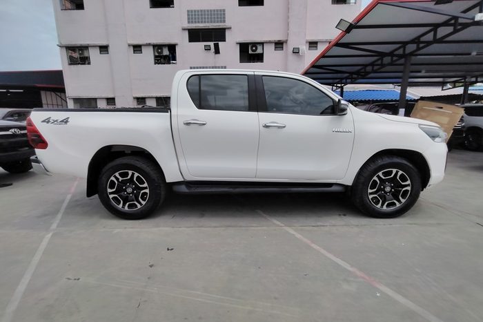 REVO PRE 2020 2.4 MID AT DOUBLE CAB WHITE  8013 full