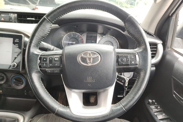 REVO PRE 2020 2.4 MID AT DOUBLE CAB WHITE  8013 full