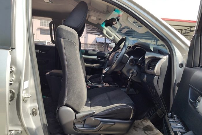 REVO PRE 2020 2.4E AT DOUBLE CAB SILVER 506 full