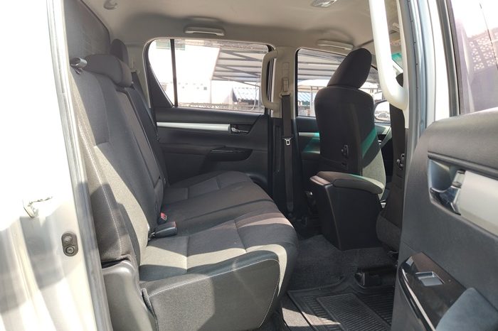 REVO PRE 2020 2.4E AT DOUBLE CAB SILVER 506 full