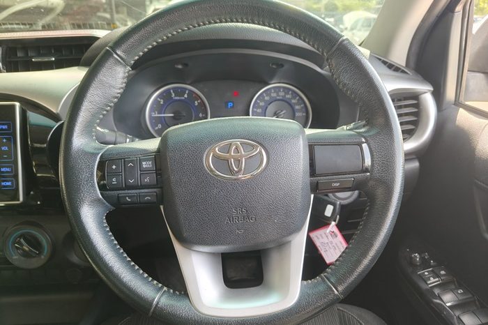 REVO PRE 2018 2.4E AT DOUBLE CAB BLACK 399 full