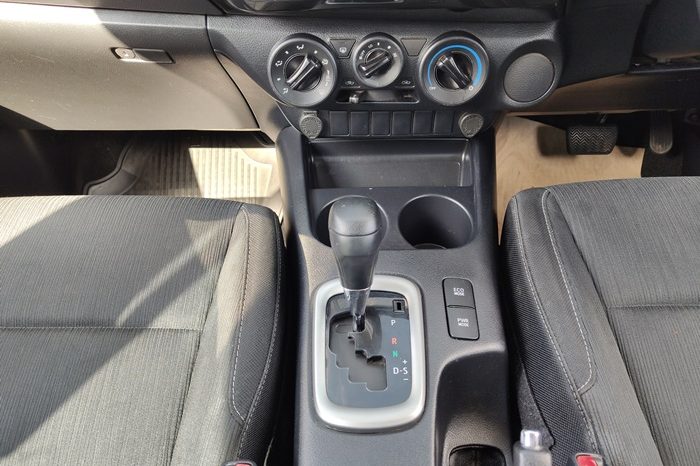 REVO PRE 2021 2.4 ENTRY AT DOUBLE CAB SILVER 3840 full