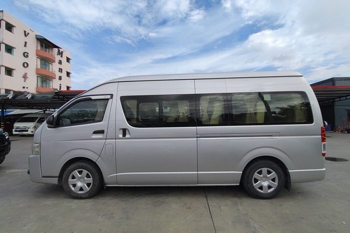 TOYOTA 2WD 2019 3.0 MT COMMUTER SILVER 9718 full