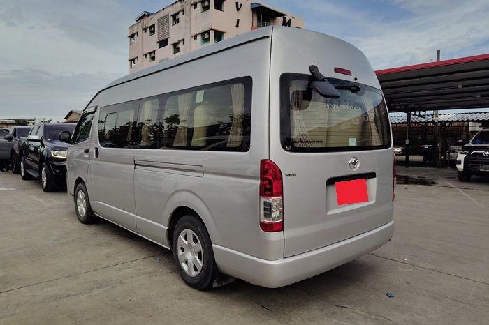 TOYOTA 2WD 2019 3.0 MT COMMUTER SILVER 9718 full