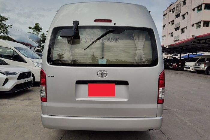 TOYOTA 2WD 2019 3.0 MT COMMUTER SILVER 9718 full