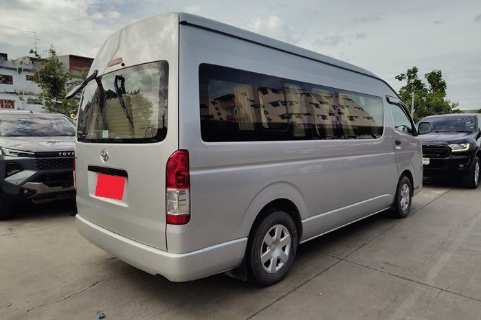 TOYOTA 2WD 2019 3.0 MT COMMUTER SILVER 9718 full