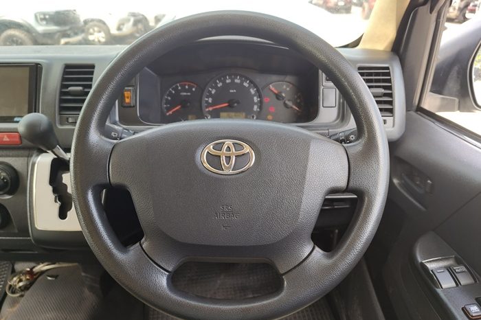 TOYOTA 2WD 2019 3.0 MT COMMUTER SILVER 9718 full
