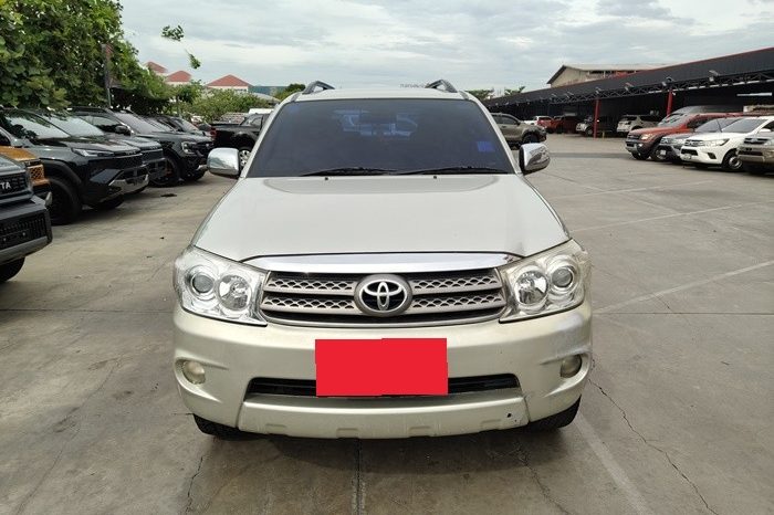 TOYOTA 2WD 2010 2.7V AT FORTUNER SILVER  1303 full