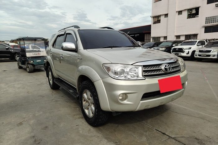 TOYOTA 2WD 2010 2.7V AT FORTUNER SILVER  1303 full