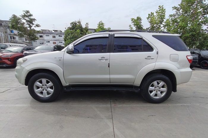 TOYOTA 2WD 2010 2.7V AT FORTUNER SILVER  1303 full
