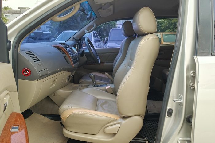TOYOTA 2WD 2010 2.7V AT FORTUNER SILVER  1303 full