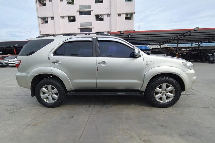 TOYOTA 2WD 2010 2.7V AT FORTUNER SILVER  1303 full