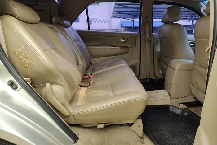 TOYOTA 2WD 2010 2.7V AT FORTUNER SILVER  1303 full