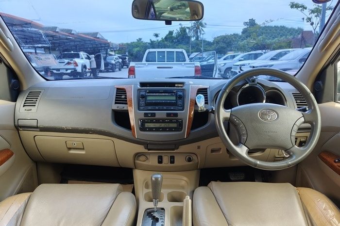 TOYOTA 2WD 2010 2.7V AT FORTUNER SILVER  1303 full