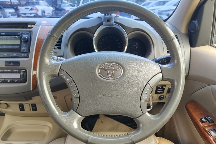 TOYOTA 2WD 2010 2.7V AT FORTUNER SILVER  1303 full
