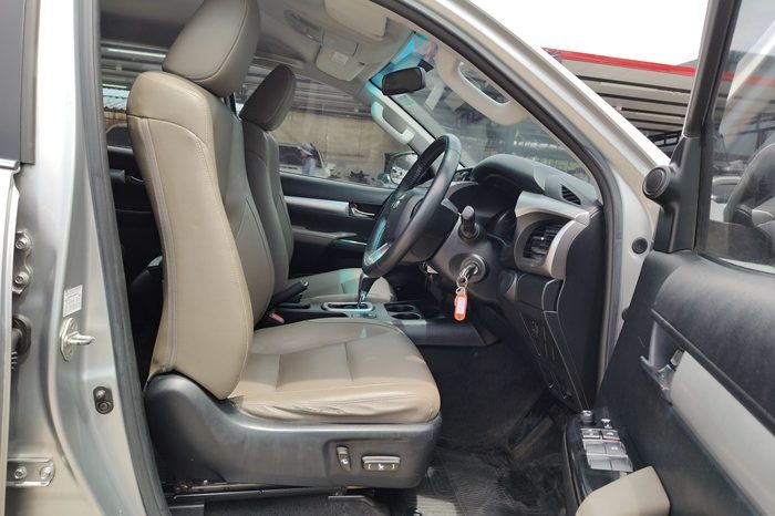 REVO PRE 2017 2.4G AT DOUBLE CAB SILVER  7184 full