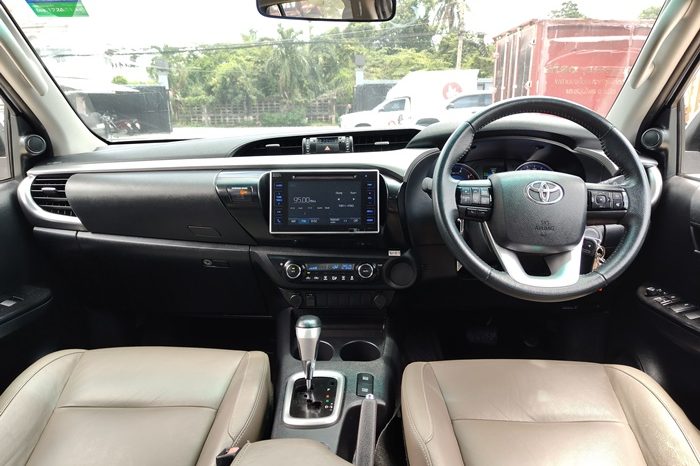 REVO PRE 2017 2.4G AT DOUBLE CAB SILVER  7184 full