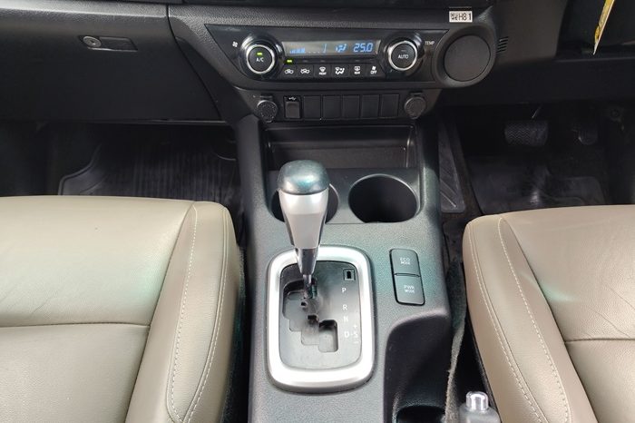 REVO PRE 2017 2.4G AT DOUBLE CAB SILVER  7184 full