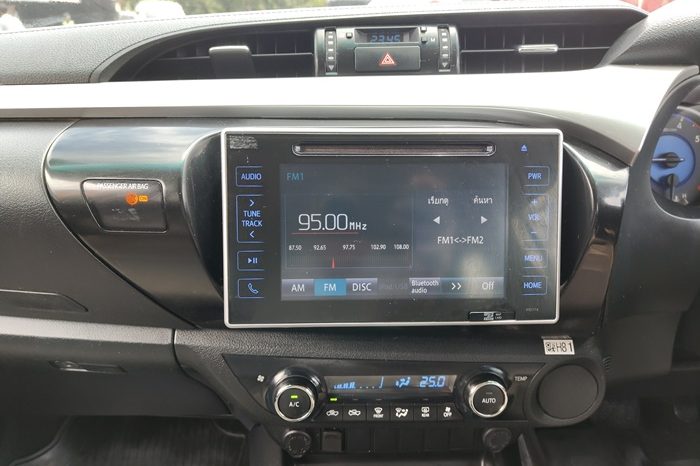 REVO PRE 2017 2.4G AT DOUBLE CAB SILVER  7184 full