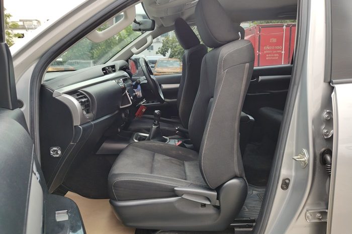 REVO 4WD 2021 2.4 MID MT DOUBLE CAB SILVER 1830 full