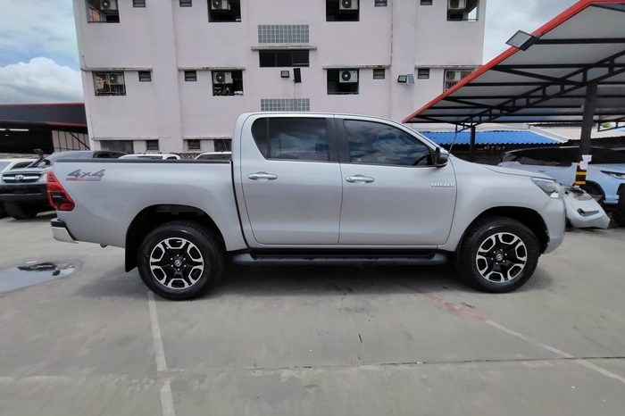 REVO 4WD 2021 2.4 MID MT DOUBLE CAB SILVER 1830 full