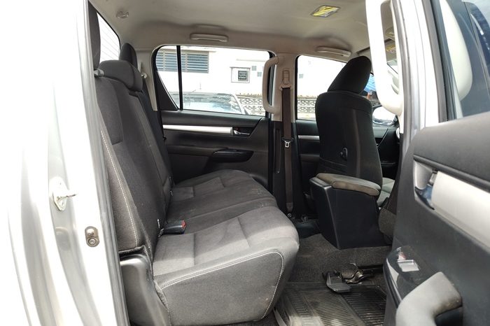 REVO 4WD 2021 2.4 MID MT DOUBLE CAB SILVER 1830 full
