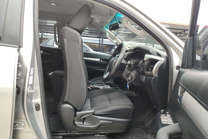 REVO PRE 2021 2.4 ENTRY AT SMART CAB SILVER  8030 full