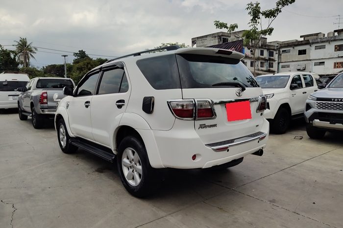 TOYOTA 4WD 2011 3.0V AT FORTUNER WHITE  712 full