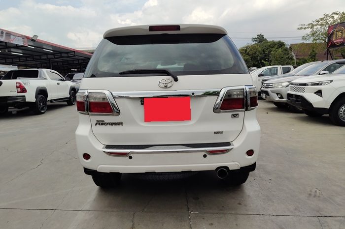 TOYOTA 4WD 2011 3.0V AT FORTUNER WHITE  712 full