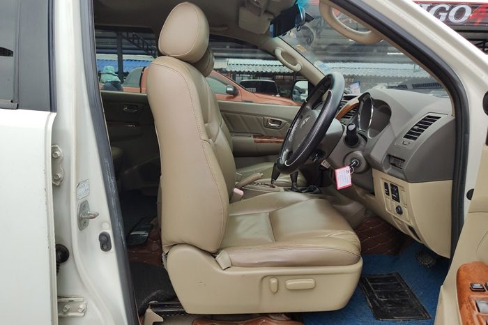 TOYOTA 4WD 2011 3.0V AT FORTUNER WHITE  712 full