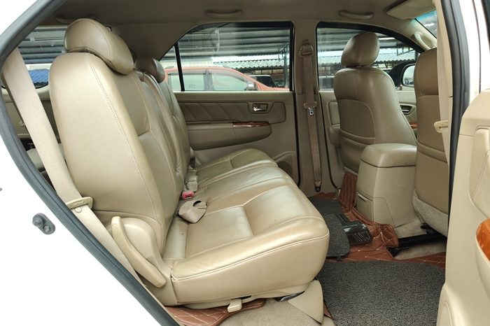TOYOTA 4WD 2011 3.0V AT FORTUNER WHITE  712 full