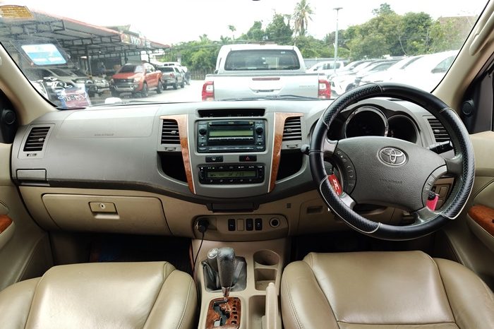TOYOTA 4WD 2011 3.0V AT FORTUNER WHITE  712 full