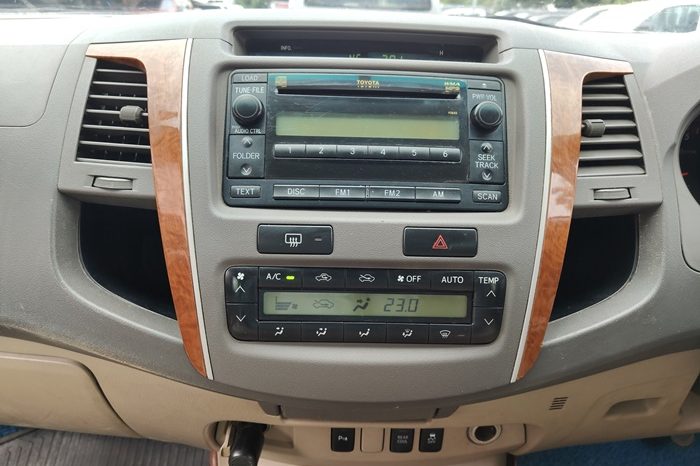TOYOTA 4WD 2011 3.0V AT FORTUNER WHITE  712 full